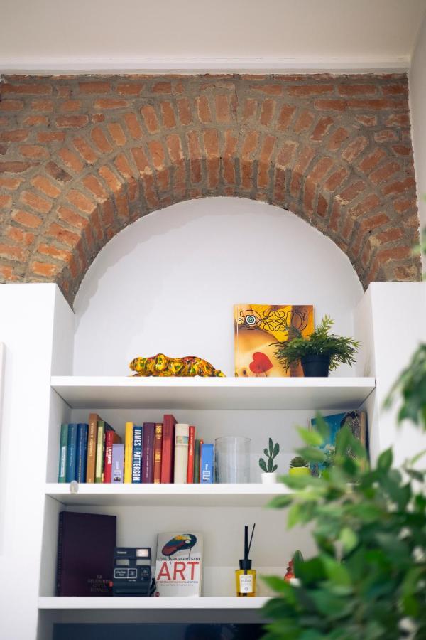 The Red Bricks Home - San Babila Area Milão Exterior foto