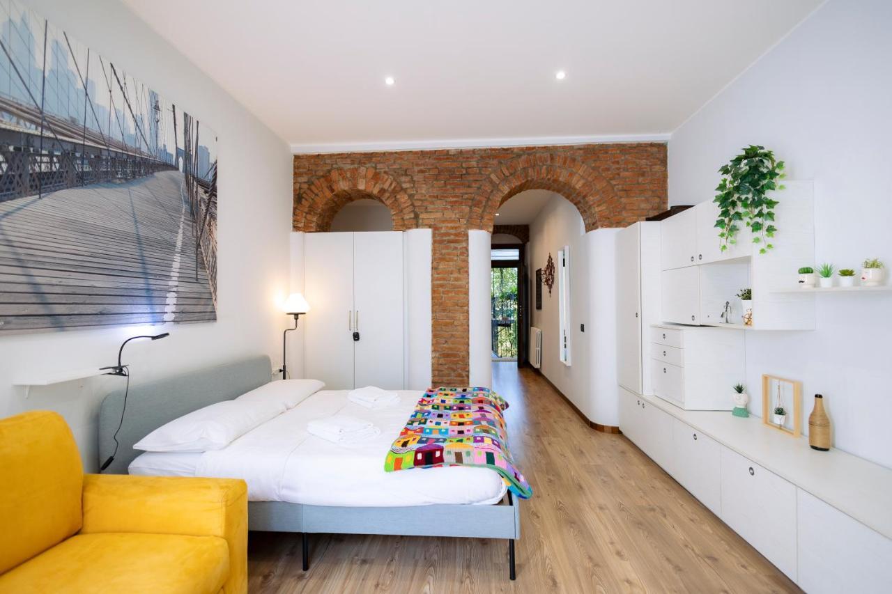 The Red Bricks Home - San Babila Area Milão Exterior foto